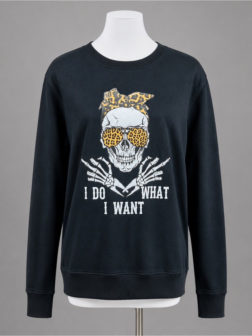 Super fun “I do what I want” Black skull crossbones pull over sweatshirt